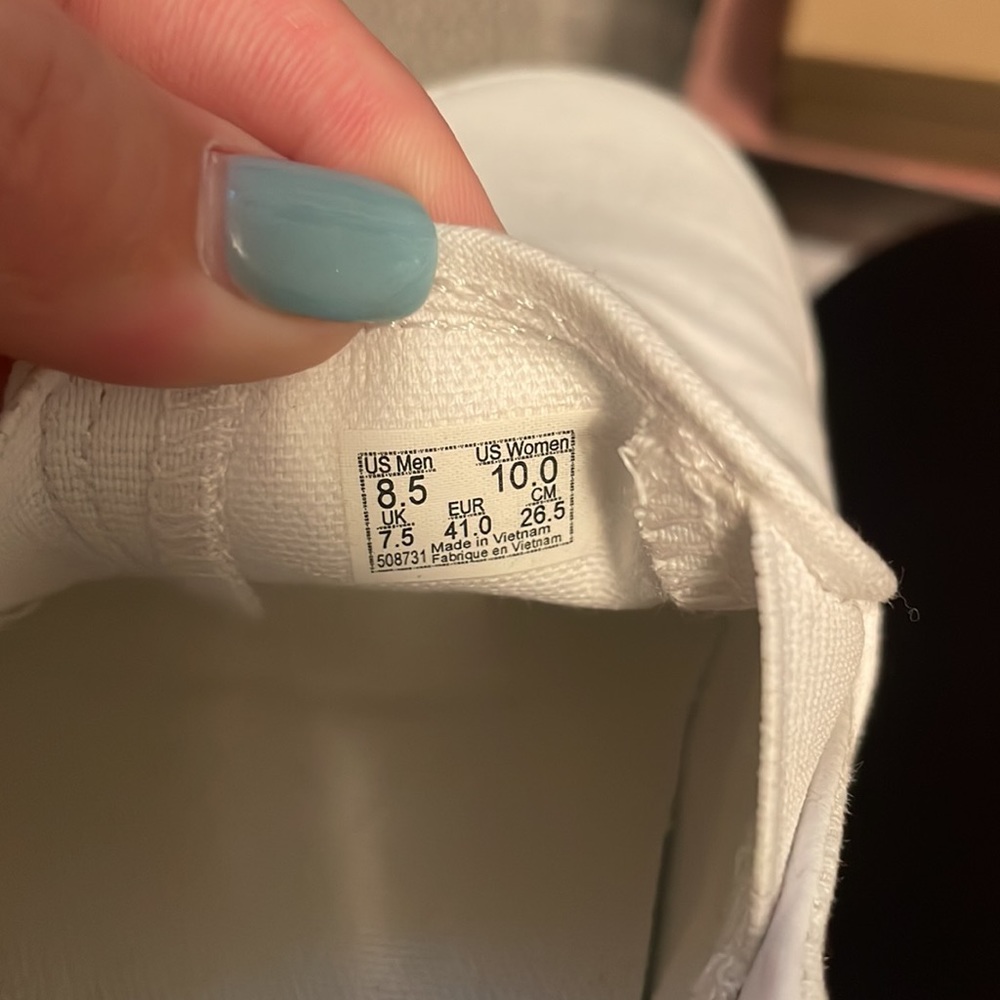 White vans - Picture 2 of 2